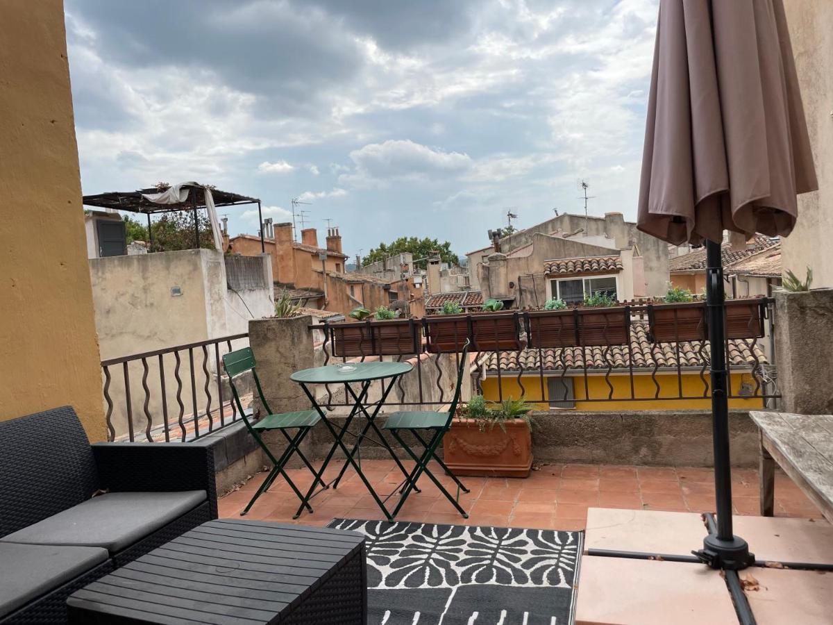 Une Terrasse Sur Les Toits آيكس أومبروفينس المظهر الخارجي الصورة